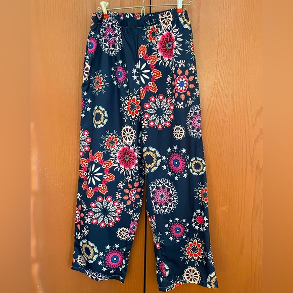 🔻2/$30.00 🔻Size XL Pantalon navy & floral pull-on pants with side pockets.  NWOT - Picture 2 of 9